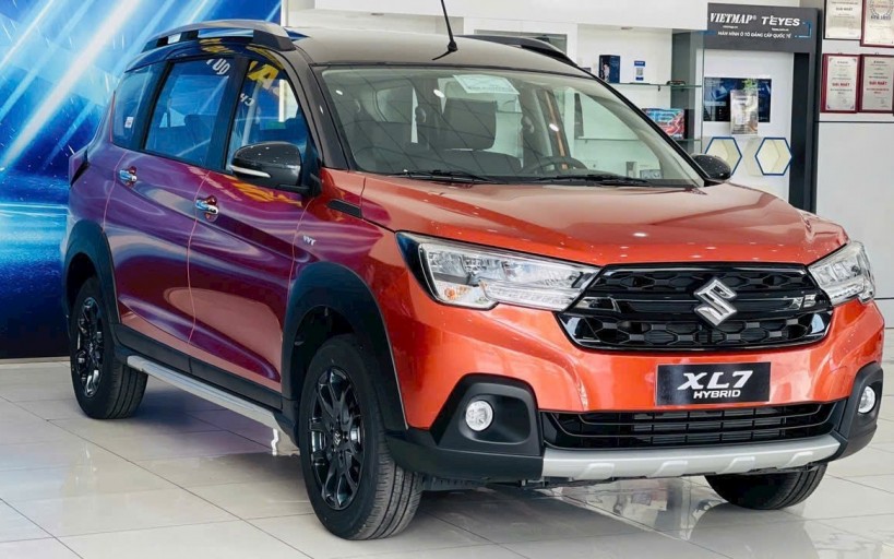 Suzuki XL7 Hybrid 2025